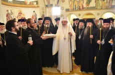 patriarhul Daniel si alti preoti