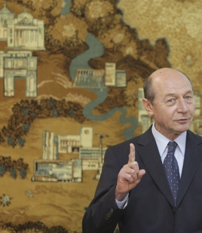 Inquam Traian Băsescu semn deget depunere juramant moldova