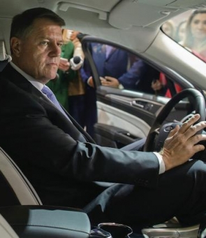 Inqaum Klaus Iohannis masina sofer