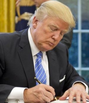 trump semneaza