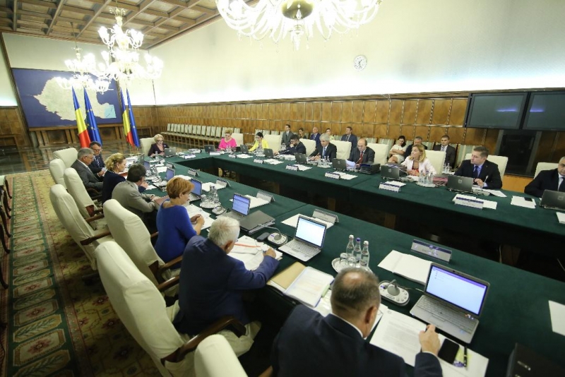 SURSE - Guvernul pregătește LOVITURA: SALARIUL MINIM CREȘTE cu aproape 25% în funcție de studii și vechime de la 1 ianuarie 2019