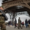 Turnul Eiffel, jandarmi/militari