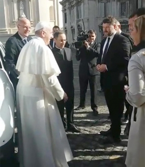 Papa Francisc alături de reprezentanții instituților de securitate din România.