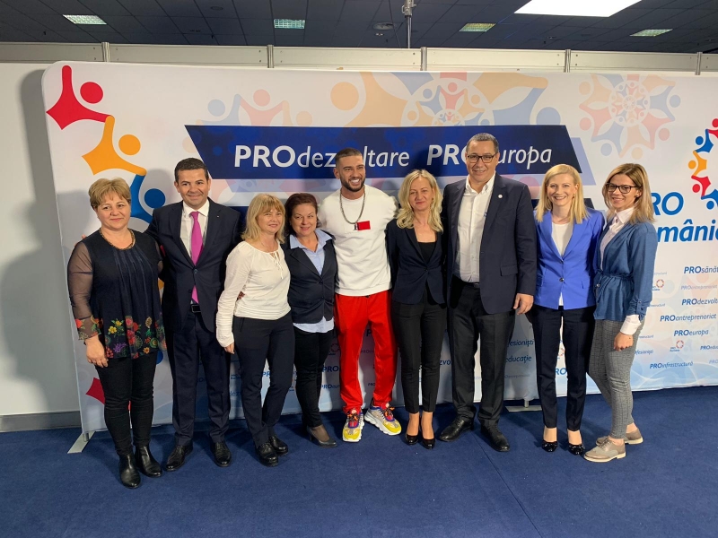 Victor Ponta Gave Love Dorian Popa At The Promotion Of Pro