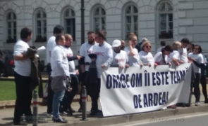 da https://mediastiriv1.freenode.ro/image/201905/w295h180/media-155748475683266800.jpg