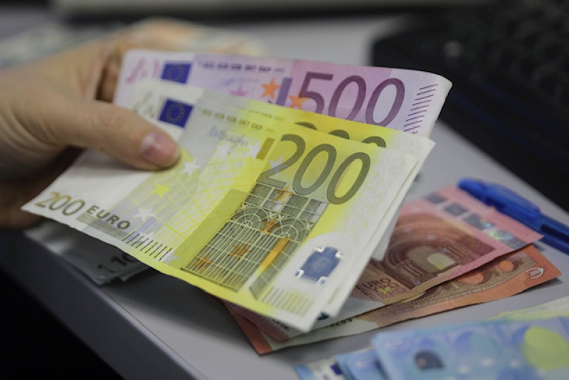 Vești De Ultim Moment De Pe Piața Valutară Euro Scade Francul