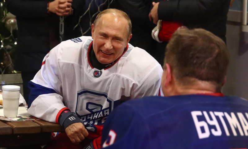 VIDEO Vladimir Putin a spart cutia cu surprize: A publicat imagini istorice cu el și cu George W. Bush, alături de mai multe femei