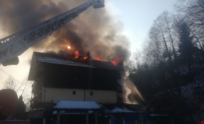 Un Incendiu A Izbucnit La O Casă Din Cluj Napoca Focul S A Extins