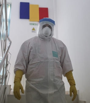 coronavirus medic masca