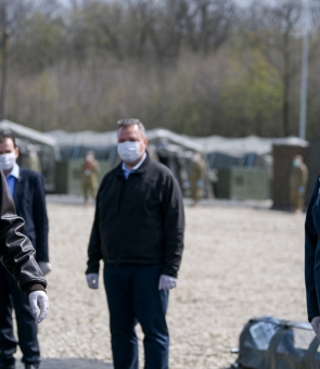 Klaus Iohannis masca