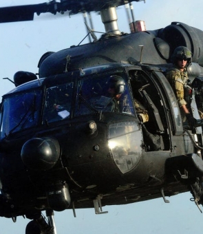 black hawk elicopter