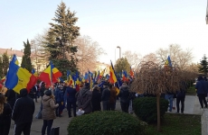 protest aur constanta