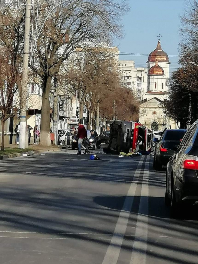 Ambulanta lovită în intersecție nu avea semnalele luminoase: orașul a rămas cu o singură ambulanță SMURD - stiripesurse.ro