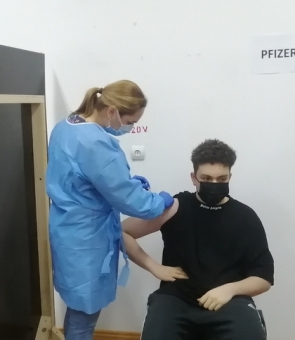 cel mai tanar roman vaccinat vaccinare