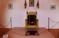 tronul regal