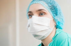 asistent medical masca doctor