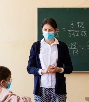 profesor profesoara scoala cursuri educatie elevi
