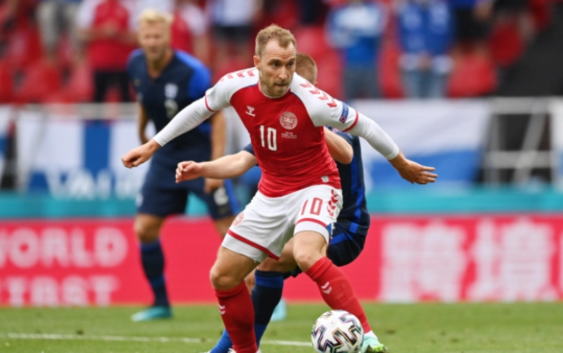 Fotbalistul Christian Eriksen este conștient și poate ...