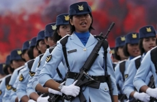 femei armata indonezia