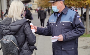 control masca covid politie femeie