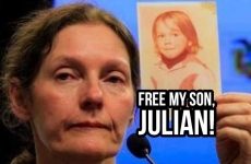 Julian Assange mama