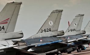 F-16 avion de vanatoare