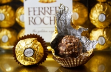 Ferrero bomboane ciocolata dulciuri