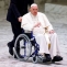 Papa Francisc în scaun cu rotile