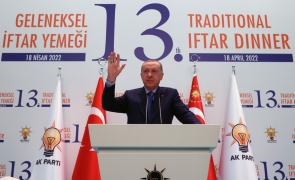 Recep Erdogan, mâna sus