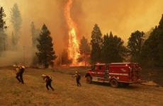 incendiu sua california pompieri Oak Fire